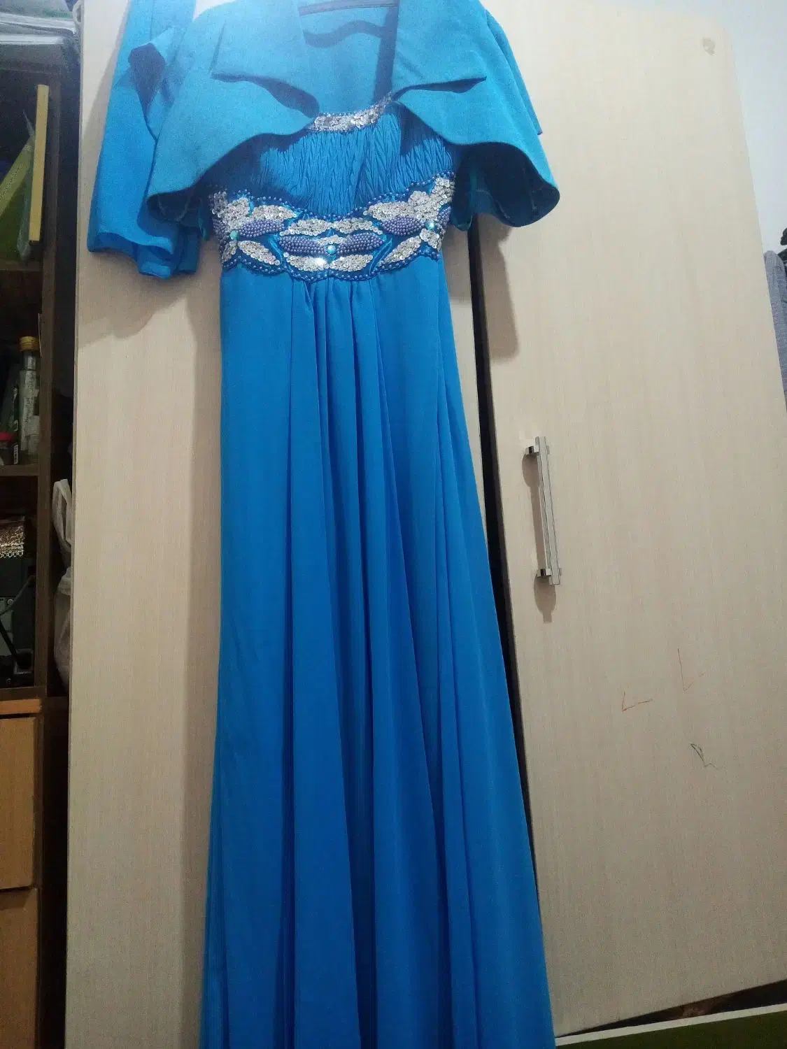 لباس مجلسی|لباس|تربتحیدریه, آغوی|دیوار