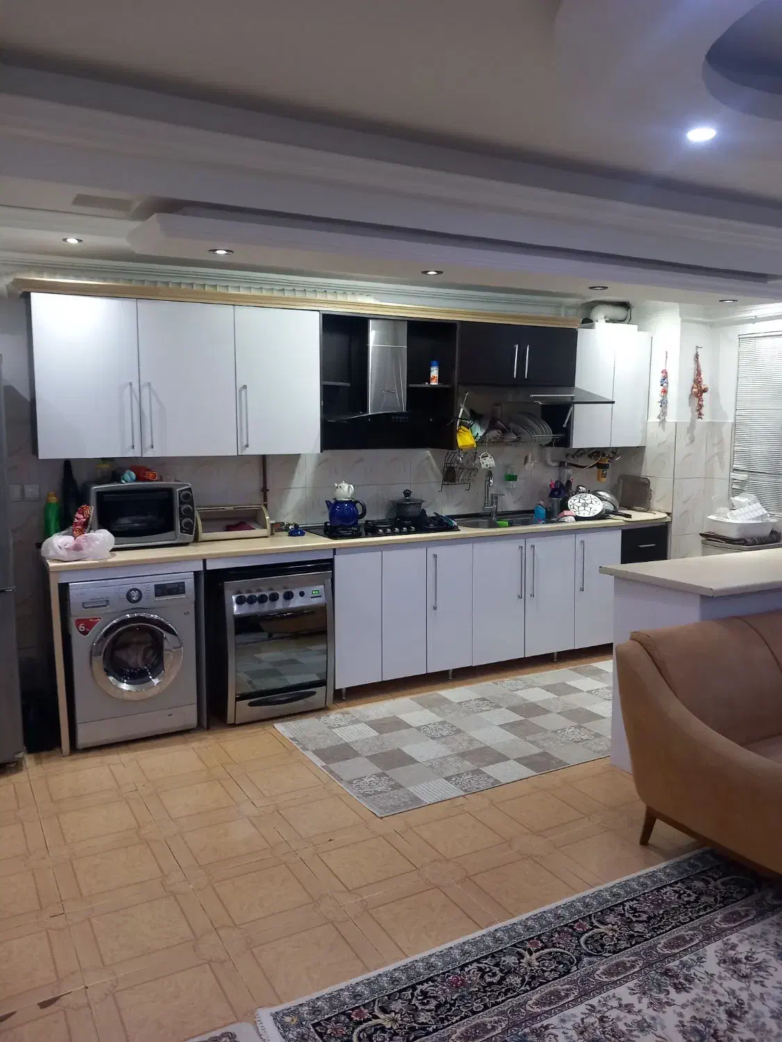 ۹۳متر/سند دار/پارکینگ اختصاصی|فروش آپارتمان|رشت, دروازه لاکان|دیوار