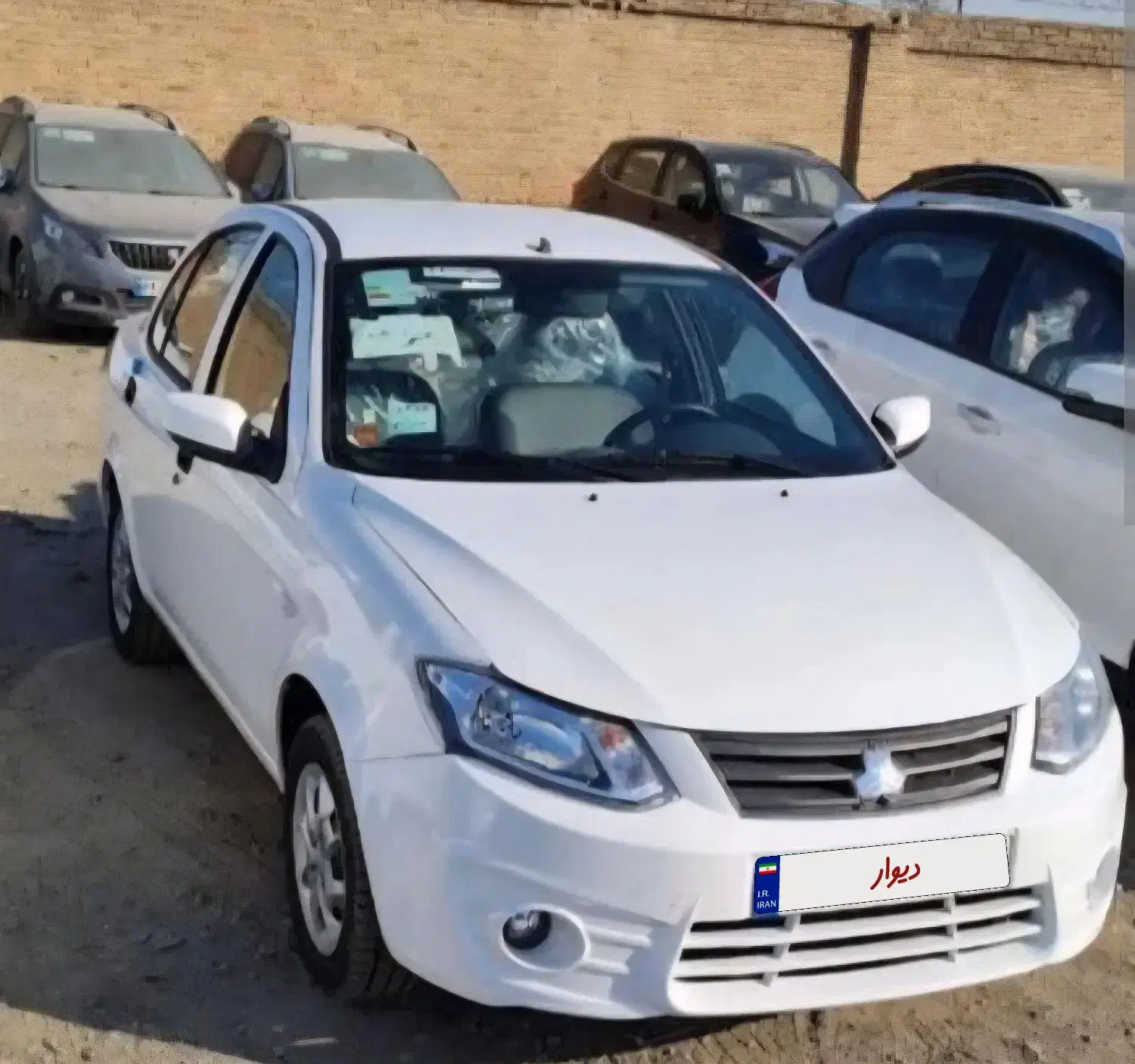 ساینا ۹۶|خودرو سواری و وانت|بروجرد, |دیوار