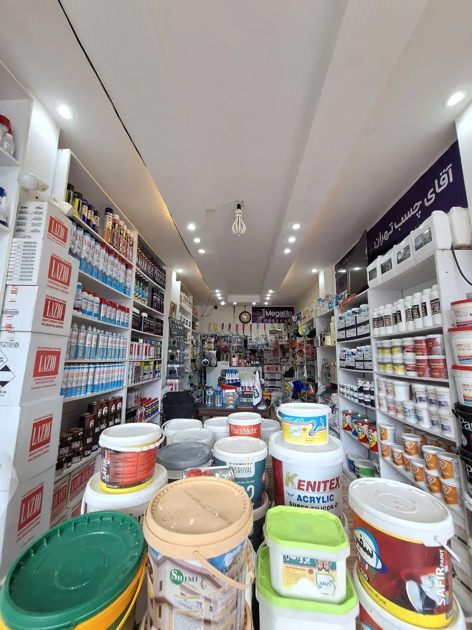 به یک فروشنده آقا یا خانم نیازمندیم|استخدام بازاریابی و فروش|رشت, جهاد|دیوار