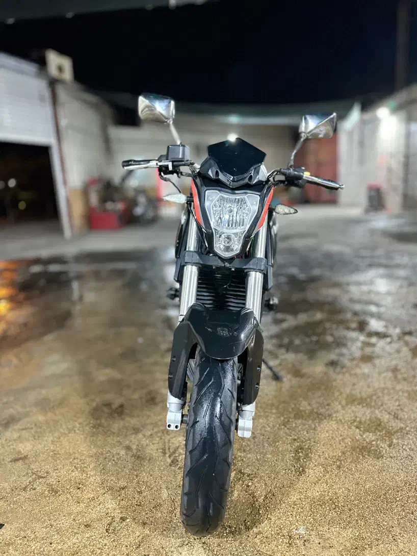 بنلی ۲۵۰|موتورسیکلت|شیراز, محراب|دیوار