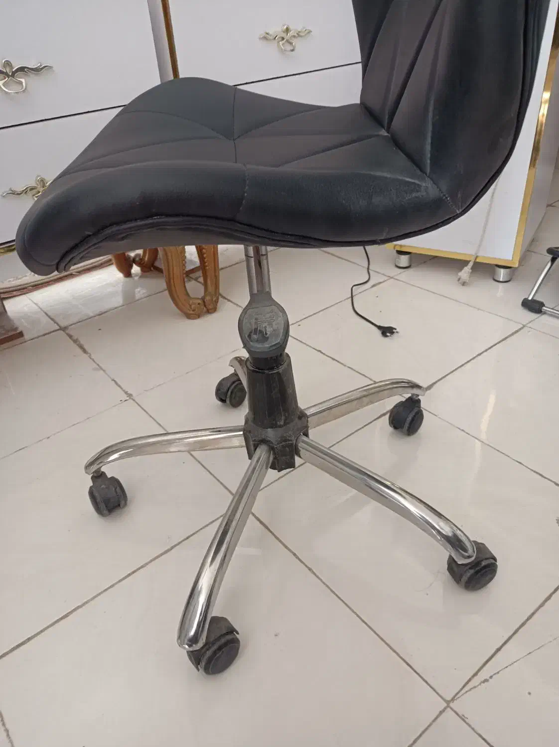 صندلی استادکار|صندلی و نیمکت|قم, شاه ابراهیم|دیوار