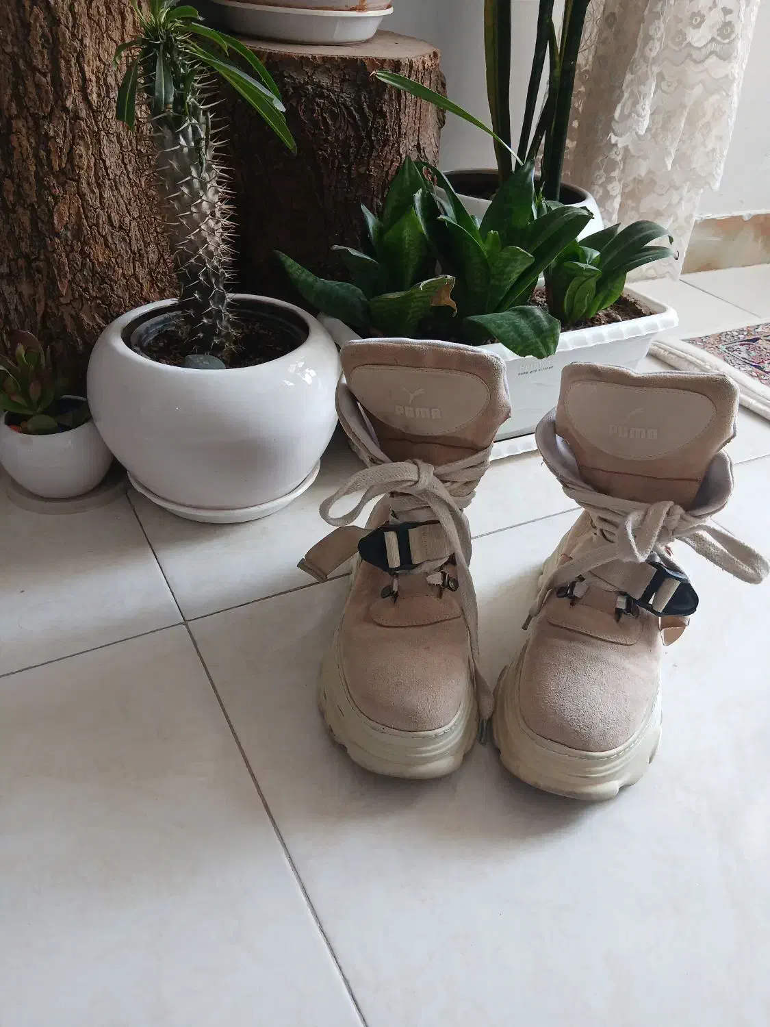 کفش بوت|کیف، کفش، کمربند|نیشابور, خط کاشمر|دیوار