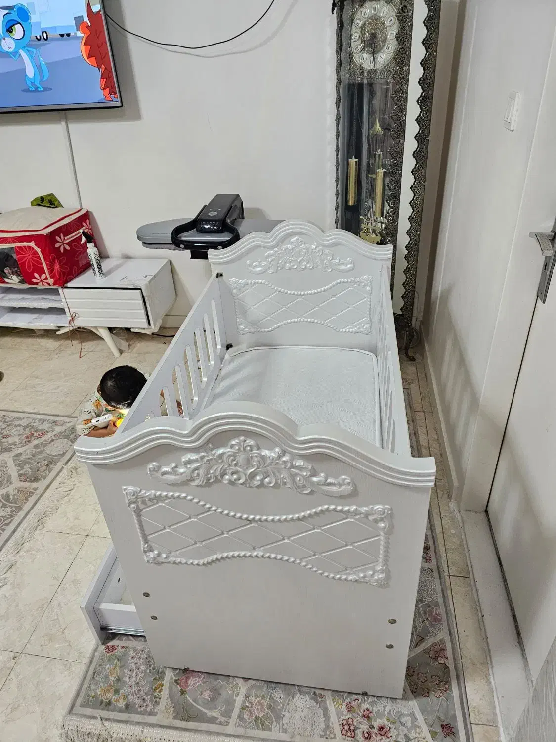 تخت کودک در حد نو با تشک|تخت و صندلی بچه|تهران, سبلان (لشگر)|دیوار