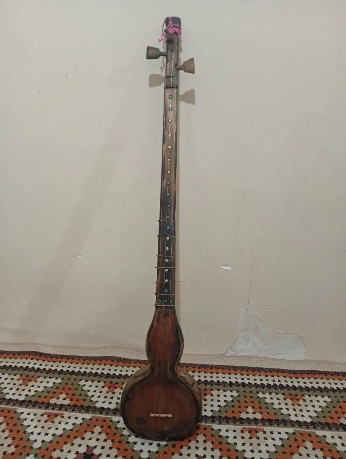 تار|سازهای سنتی|نیشابور, رحمت آباد|دیوار