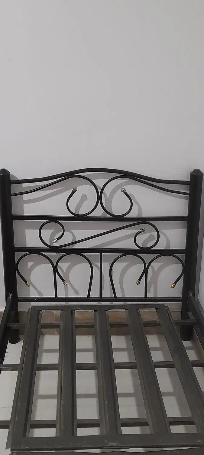 تخت فلزی سالم|تخت و سرویس خواب|سرپل ذهاب, |دیوار