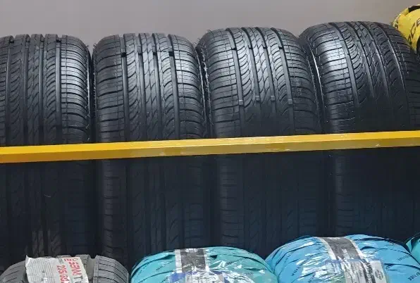 لاستیک لاماری ، سانتافه ، سورنتو ۲۳۵/۵۵/۱۹|قطعات یدکی و لوازم جانبی|کرج, مجتمع صنفی صنعتی|دیوار