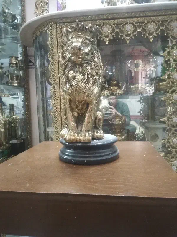 شیر برنجی|مجسمه، تندیس، ماکت|قلعه نو, |دیوار