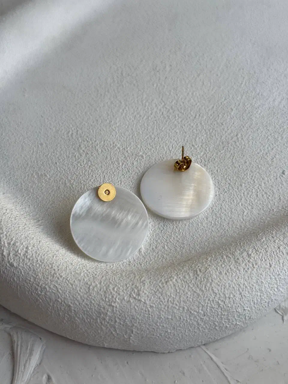 گوشواره صدفی رنگ ثابت و میخ استیل با تخفیف ویژه|بدلیجات|اسلامشهر, شهرک مفیدی|دیوار