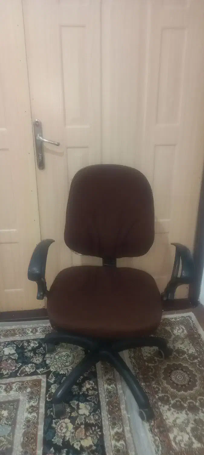 صندلی چرخشی.|صندلی و نیمکت|زیویه, |دیوار