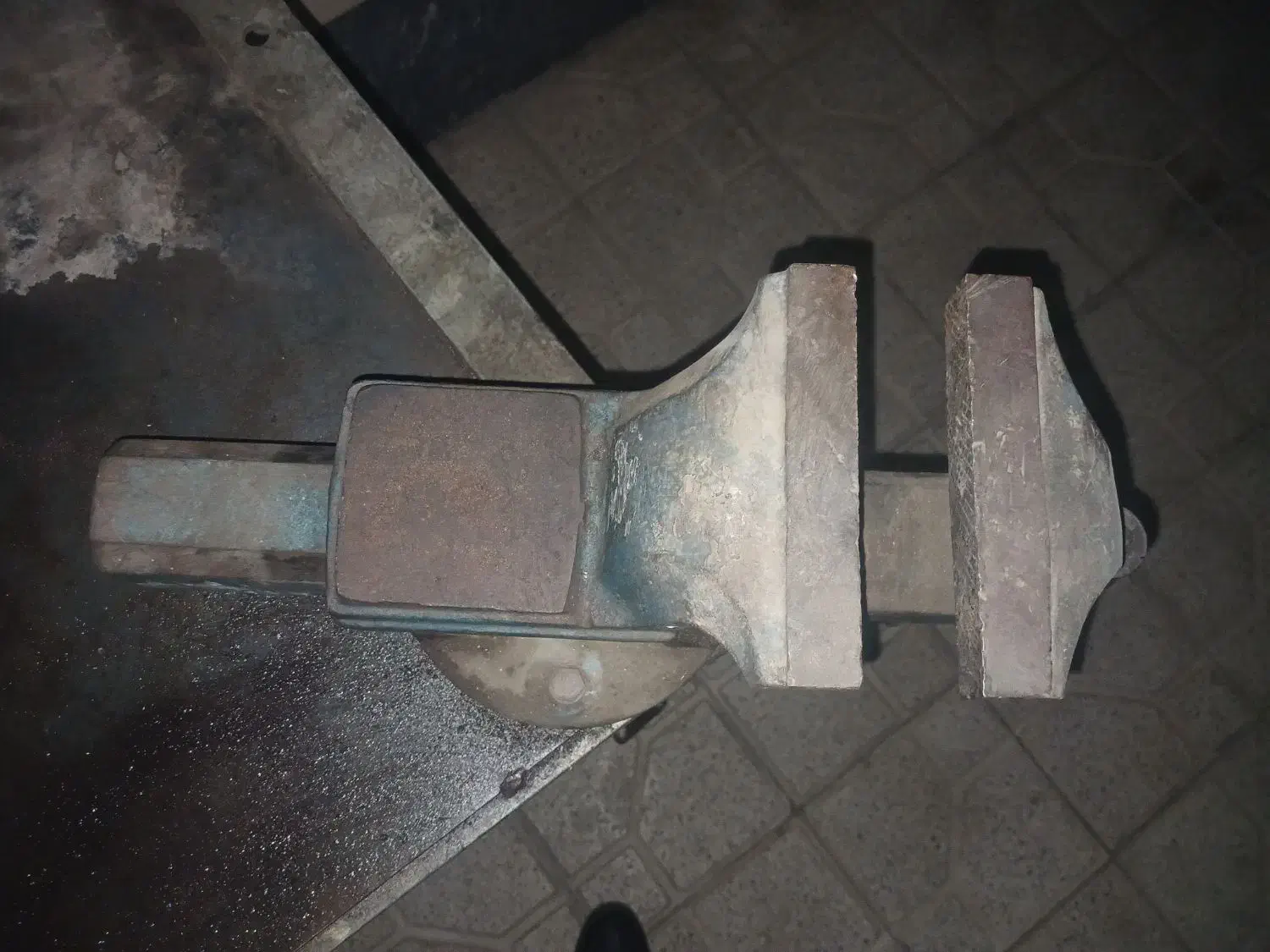 گیره ومیز چرخ دار|ابزارآلات|ابریشم, |دیوار