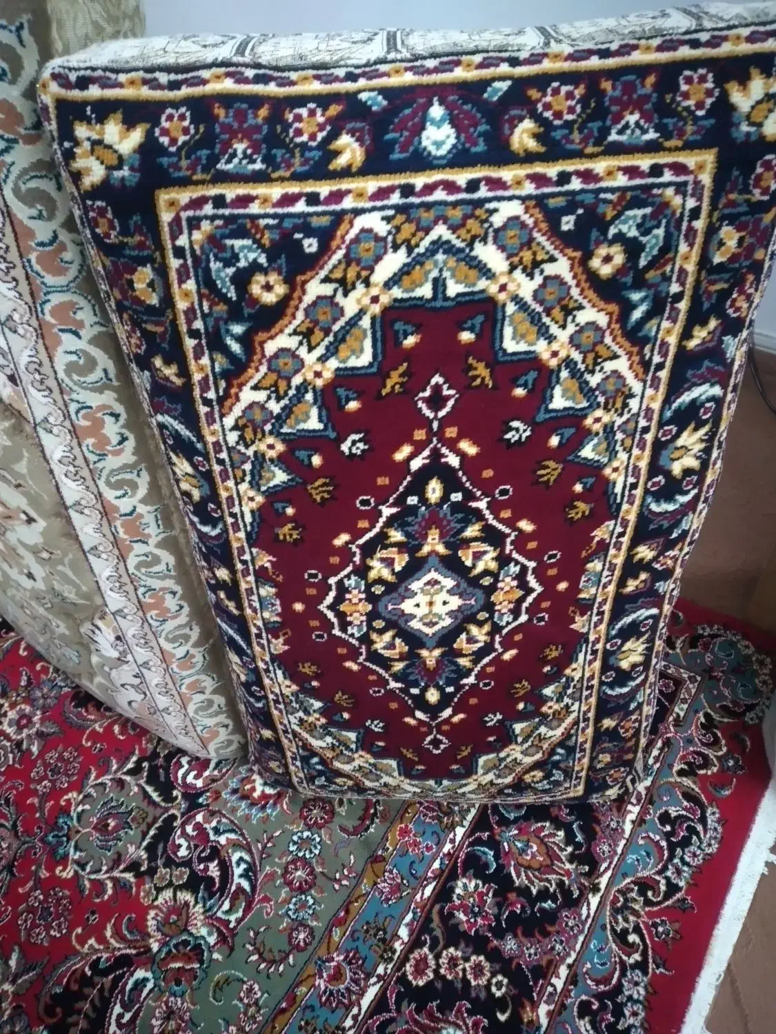 پشتی جفت یک میلیون قرمز ۲۵۰|پشتی|اراک, |دیوار