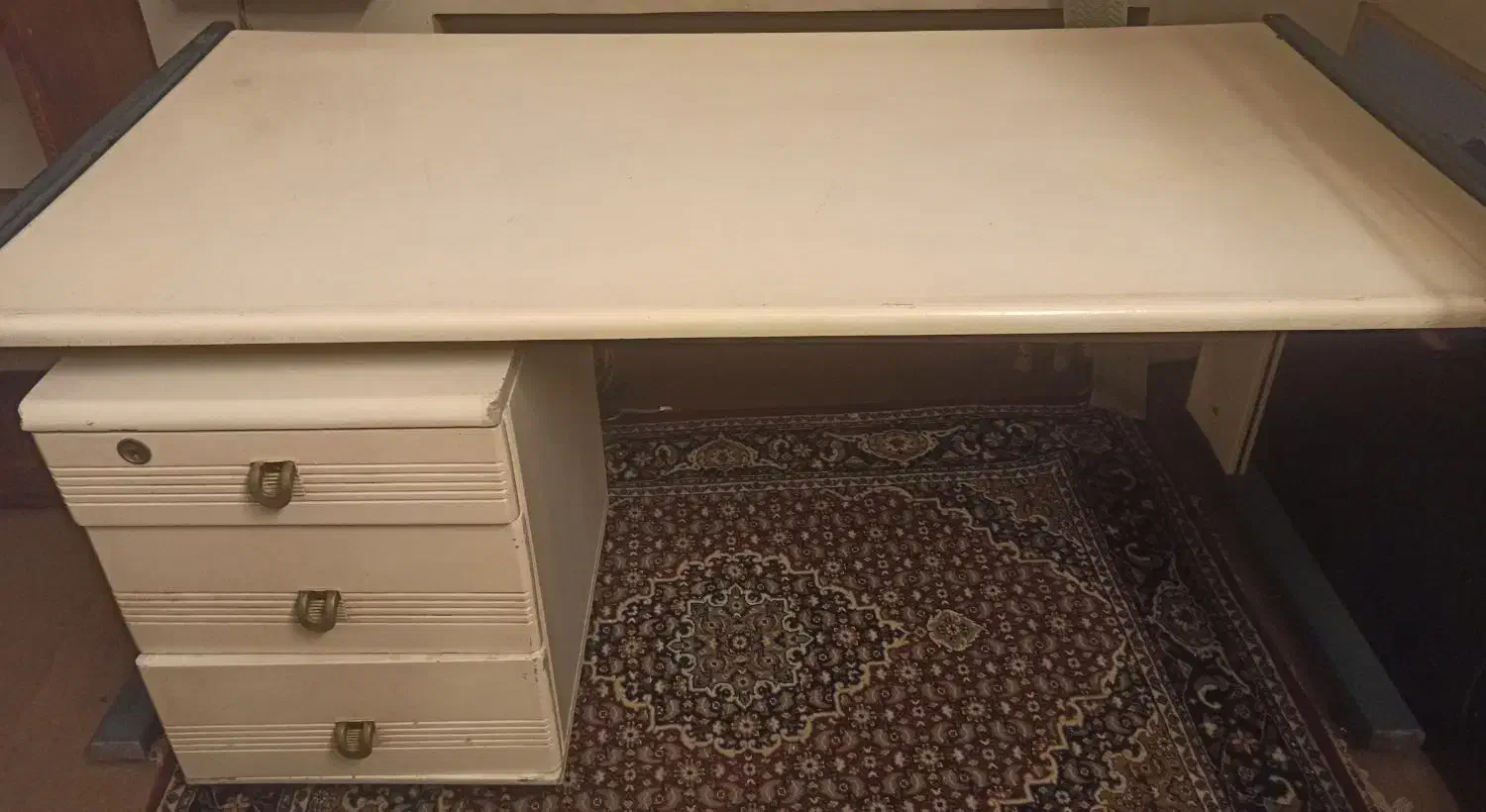 میز کامپیوتر با سه کشو|میز تحریر و کامپیوتر|رشت, گلسار|دیوار