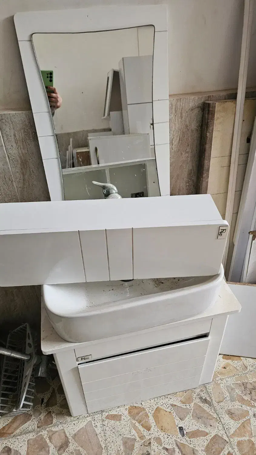 ست روشویی فایبرگلاس با آینه درحده نویه سال کارکرد|لوازم سرویس بهداشتی|لنگرود, |دیوار