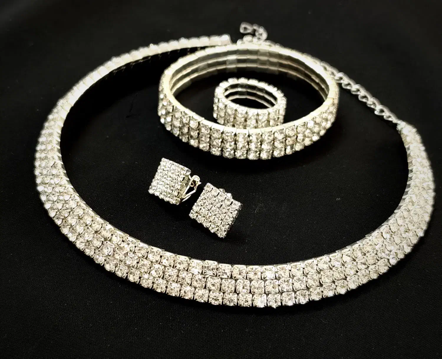 سرویس نگین دار ۳لاین ضدریزش ضدحساسیت نو|زیورآلات و اکسسوری|قم, بنیاد|دیوار