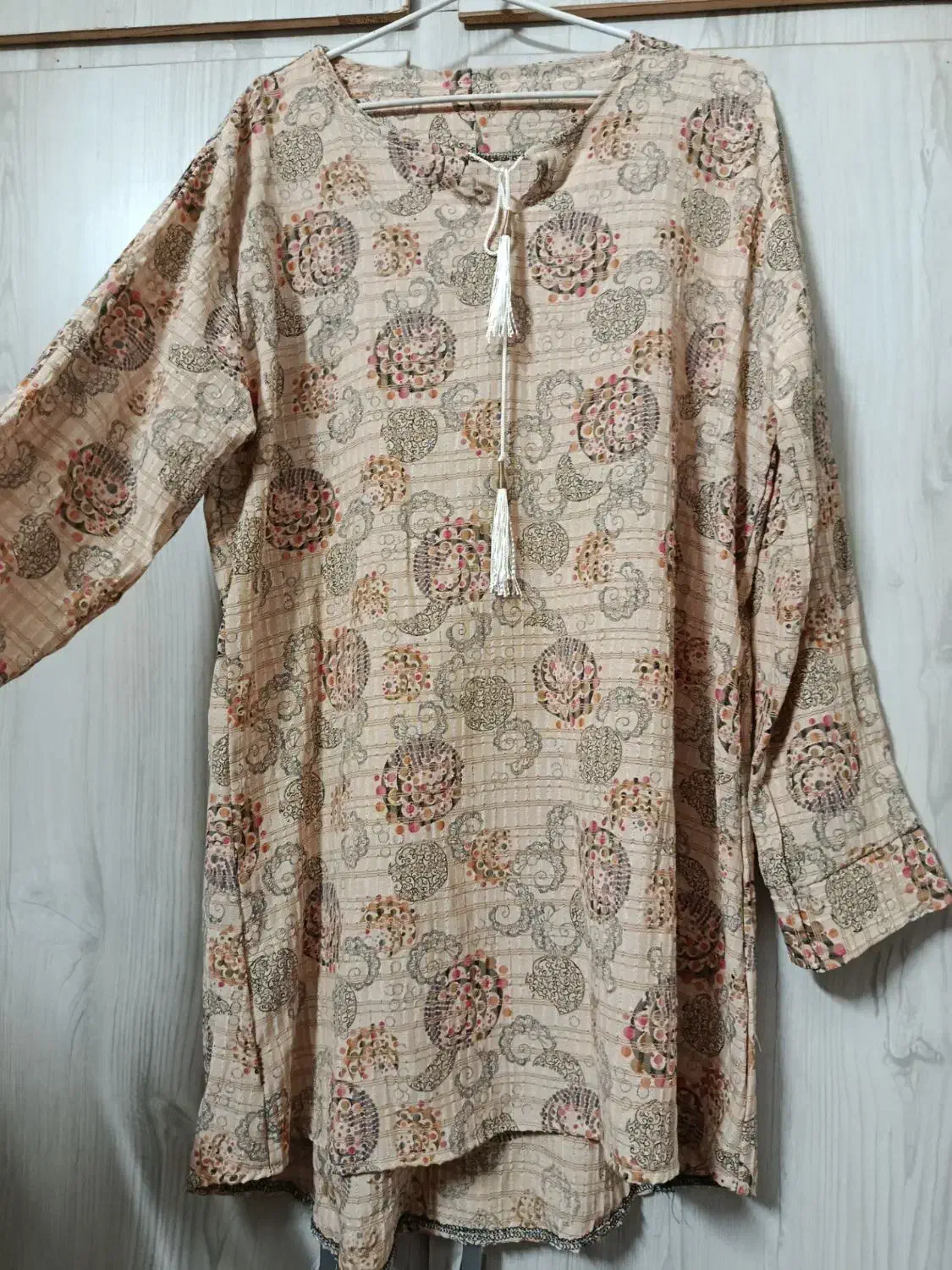 تونیک|لباس|بروجرد, |دیوار