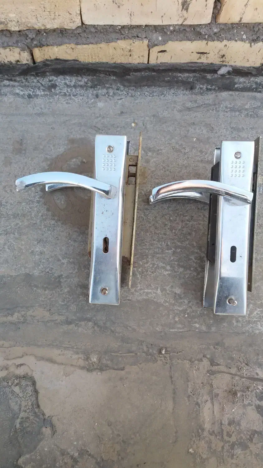 درب آلومینیومی سنگین و ضخیم دستگیره و شیر الات|مصالح و تجهیزات ساختمان|مشهد, ایثارگران|دیوار