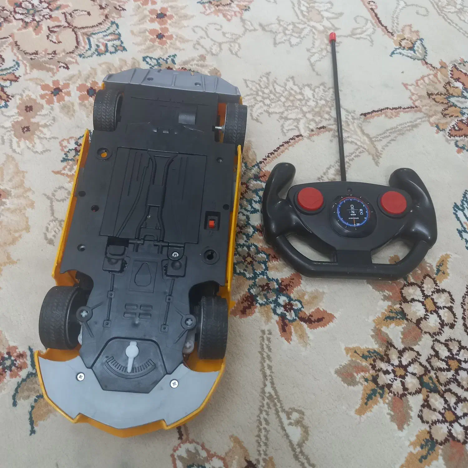 ماشین کنترلی باطری خور|اسباب‌‌بازی|برخوار, |دیوار