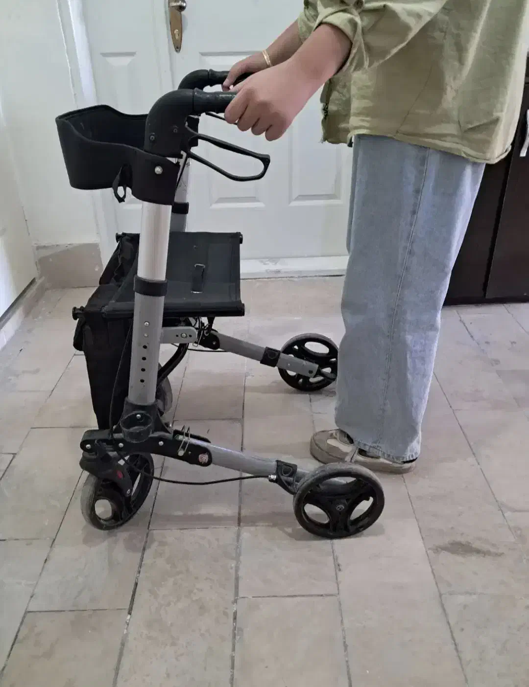 واکر رولیتور چرخدار|فعالیت داوطلبانه|شاهین‌شهر, مخابرات (شهید بهشتی)|دیوار