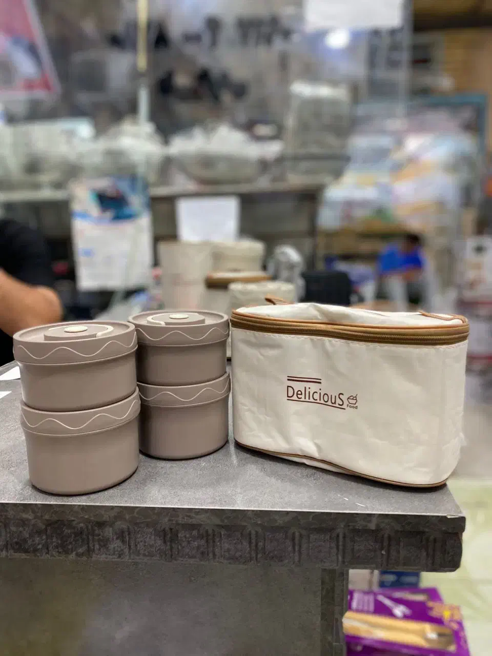 ظرف غذا|ظروف نگهدارنده، پلاستیکی، یک‌بارمصرف|دیلم, |دیوار