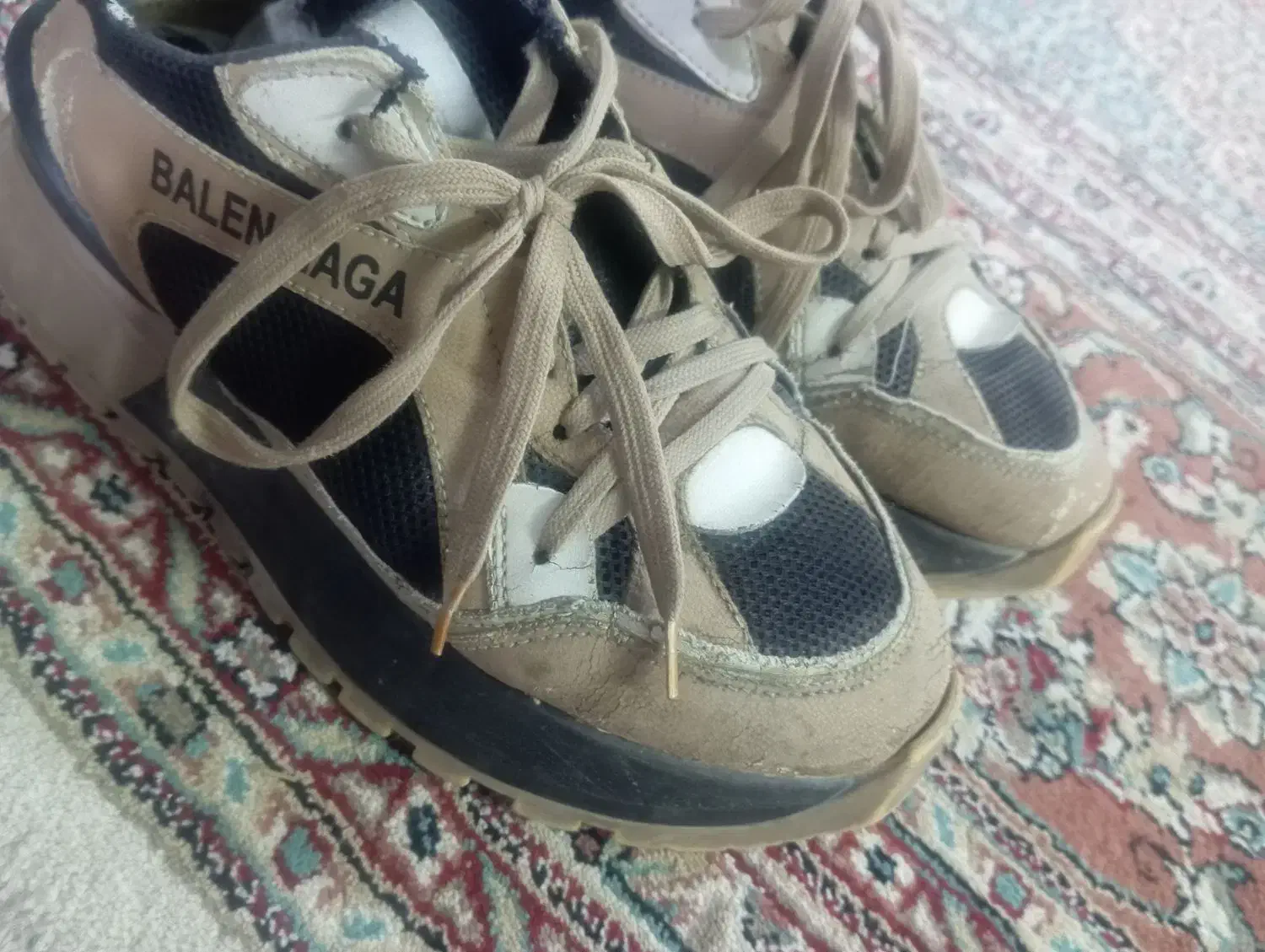 کفش|کیف، کفش، کمربند|بیرجند, |دیوار