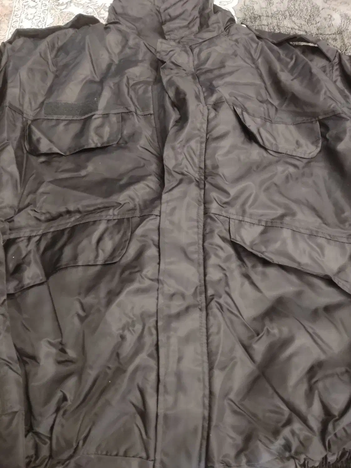 کاپشن|لباس|محمدشهر, شهرک پیام (مهرالبرز)|دیوار