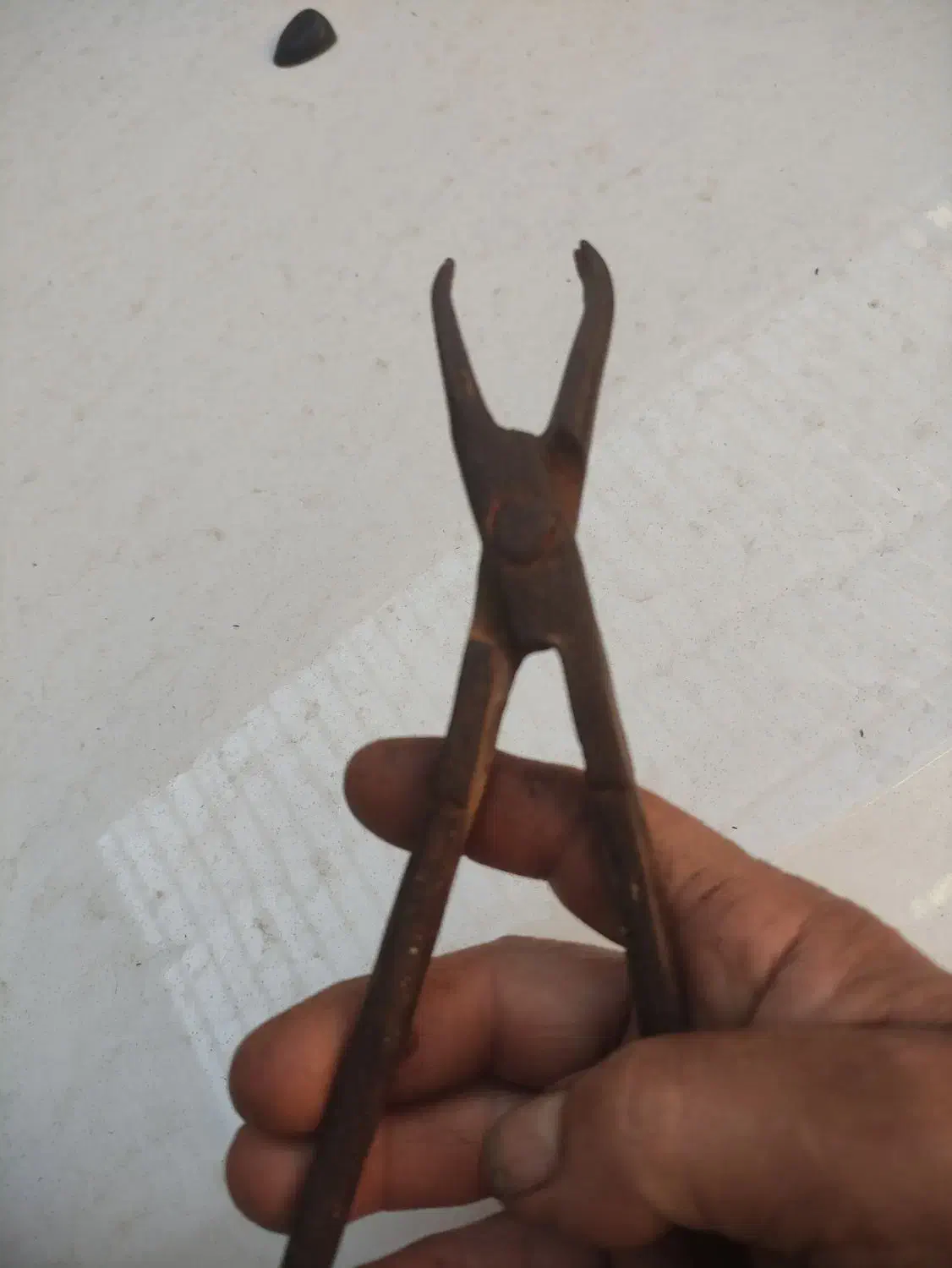 انبر عتیقه|کلکسیون اشیاء عتیقه|شوشتر, |دیوار