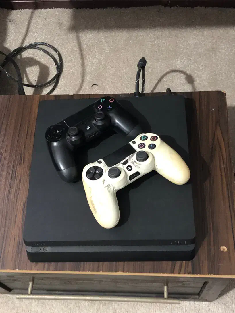 Ps4 slim 1T و دو سته|کنسول، بازی ویدئویی و آنلاین|چالوس, |دیوار