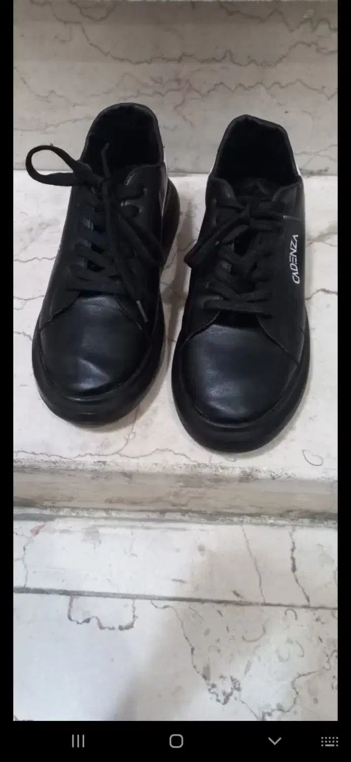 کفش اسپورت|کیف، کفش، کمربند|رباط‌کریم, رباط‌کریم|دیوار