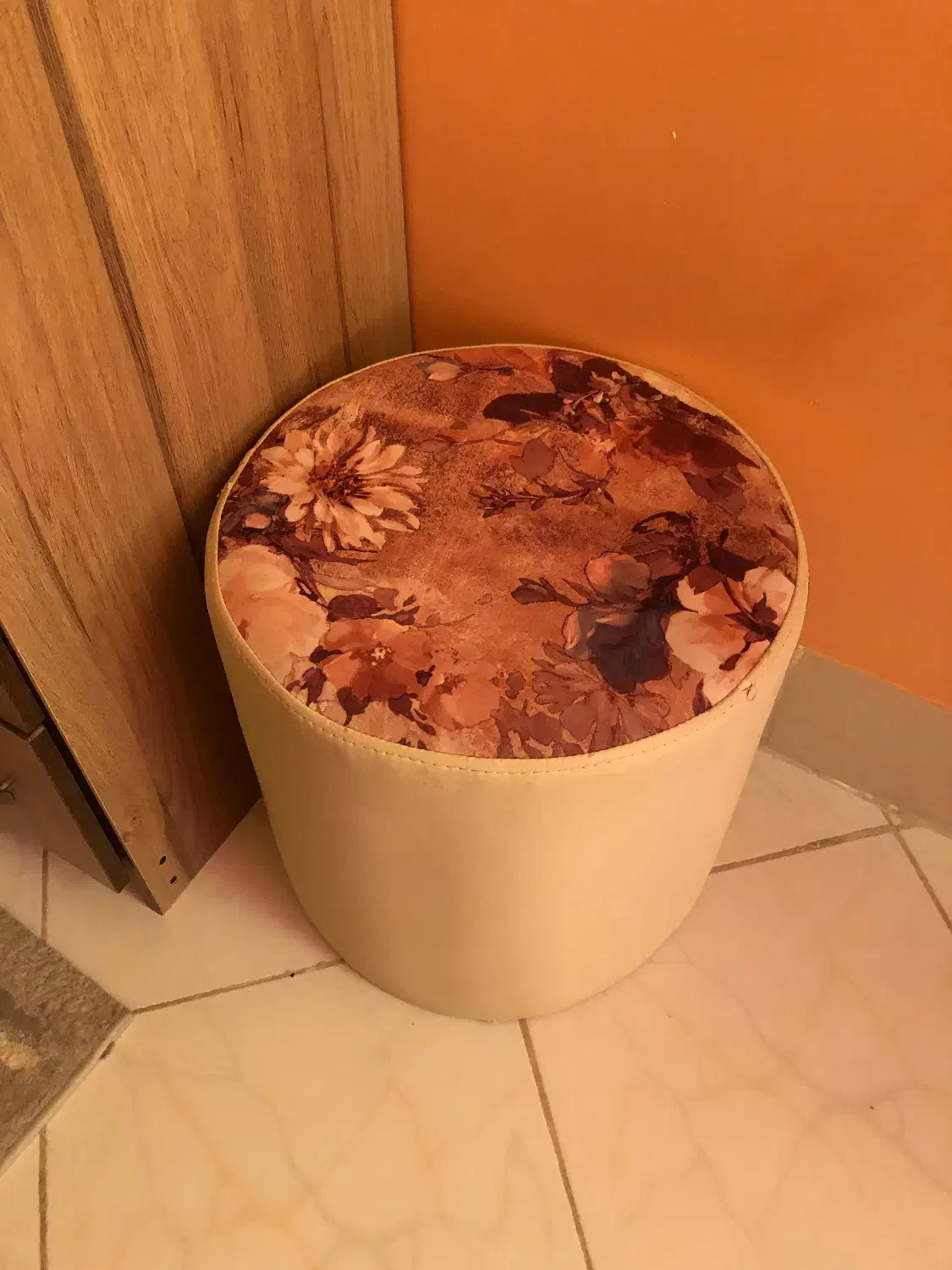 دو عدد پاف|مبلمان خانگی و میز عسلی|دامغان, |دیوار