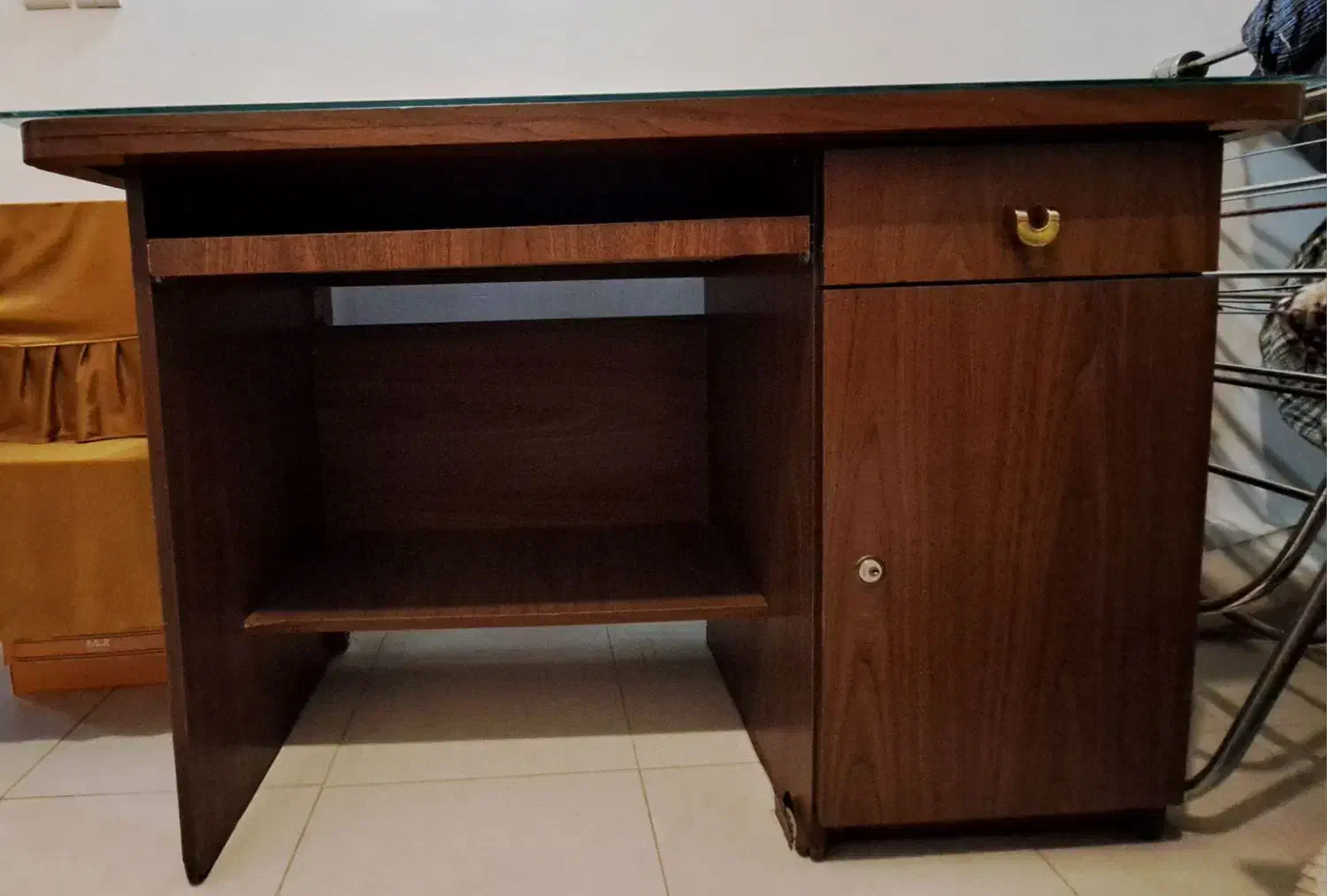 یک عدد بخاری و یک عدد میز تلویزیون و میز مطالعه|جاکفشی، کمد، دراور|سبزوار, ولیعصر (نجار آباد)|دیوار