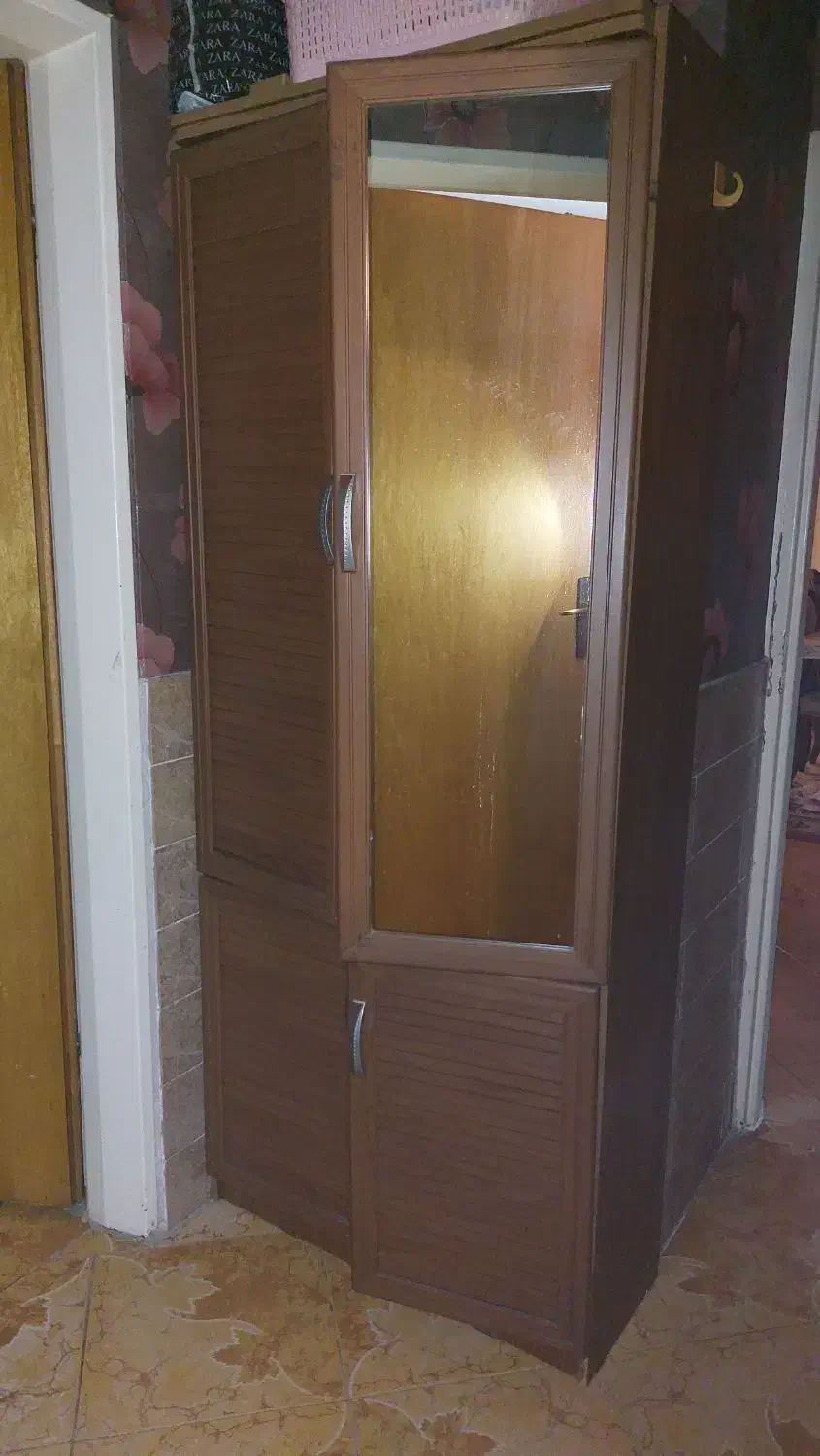 بوفه ویترین کمد جاکفشی گلدان گل مصنوعی صندلی|بوفه، ویترین، کنسول|تهران, فلسطین (میدان انقلاب)|دیوار