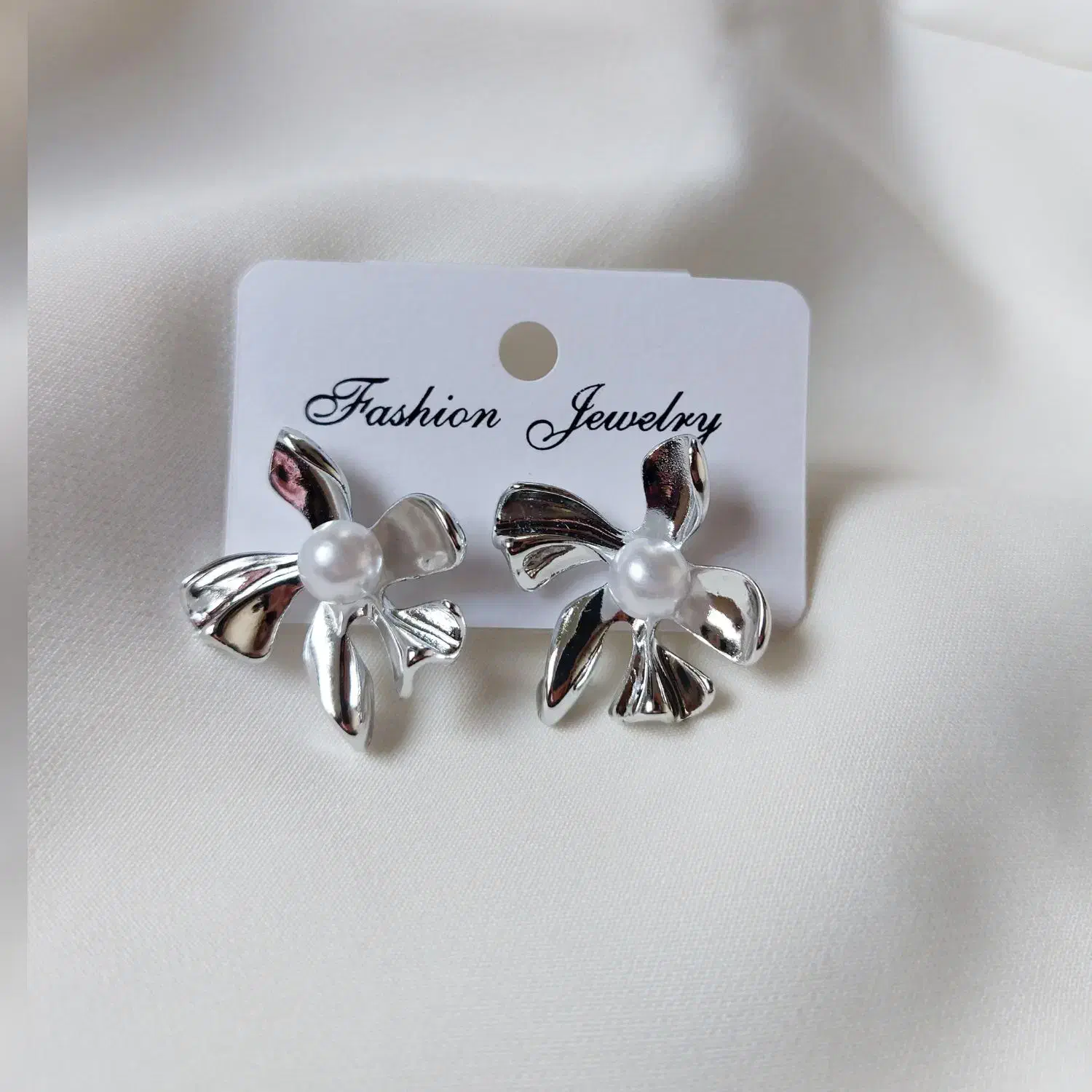 گوشواره مدرن گلبرگی|بدلیجات|ساری, |دیوار