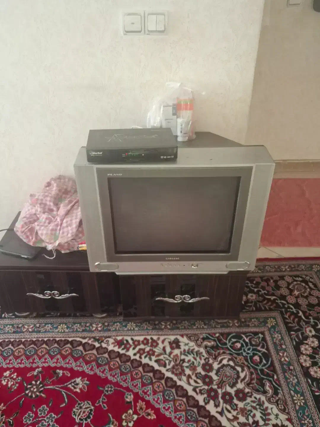 تلوزیون قدمی سالم دارم استفاده میکنم|تلویزیون و پروژکتور|هشتگرد, سیف آباد|دیوار