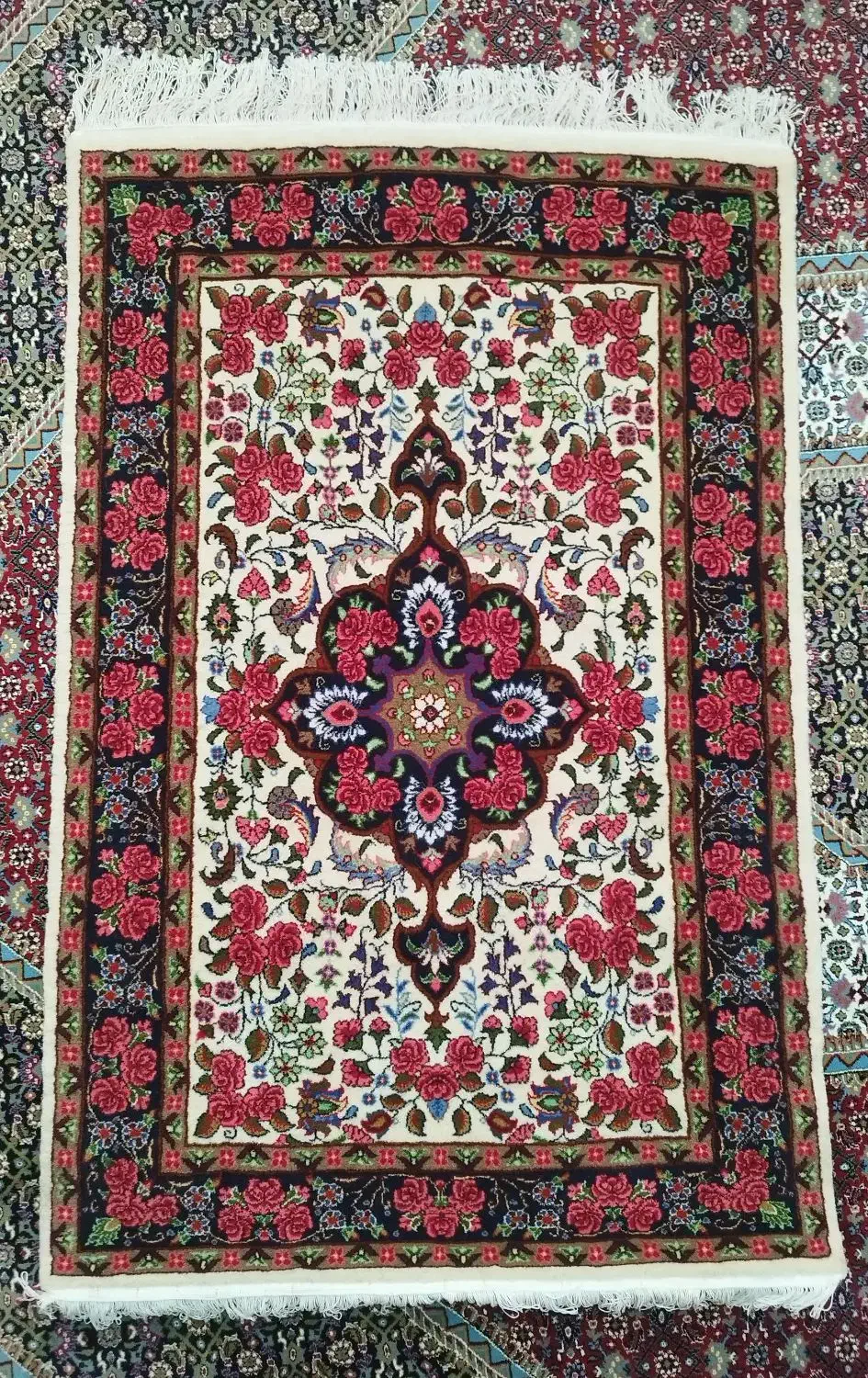 فرش دستباف گلسرخ|فرش|کرمانشاه, |دیوار