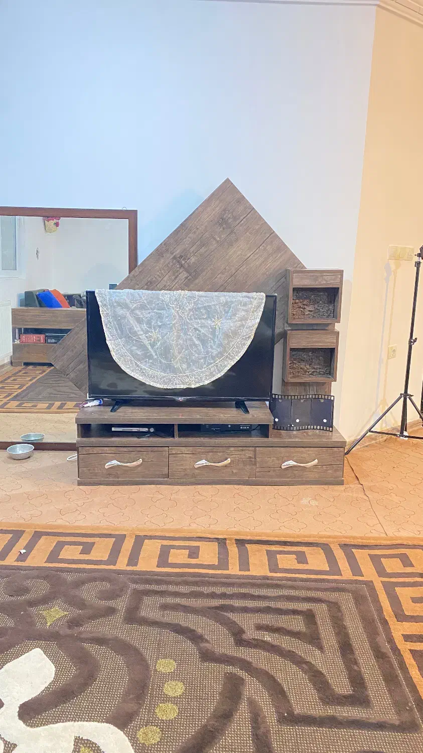 فروش دو عدد گلیم فرش و میز تی وی|گلیم، جاجیم، گبه|یاسوج, |دیوار