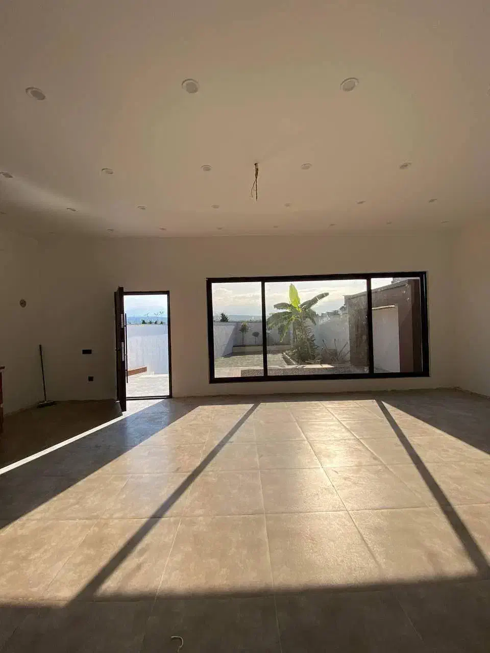 ویلا باغچه مدرن جنگلی|فروش خانه و ویلا|آمل, |دیوار