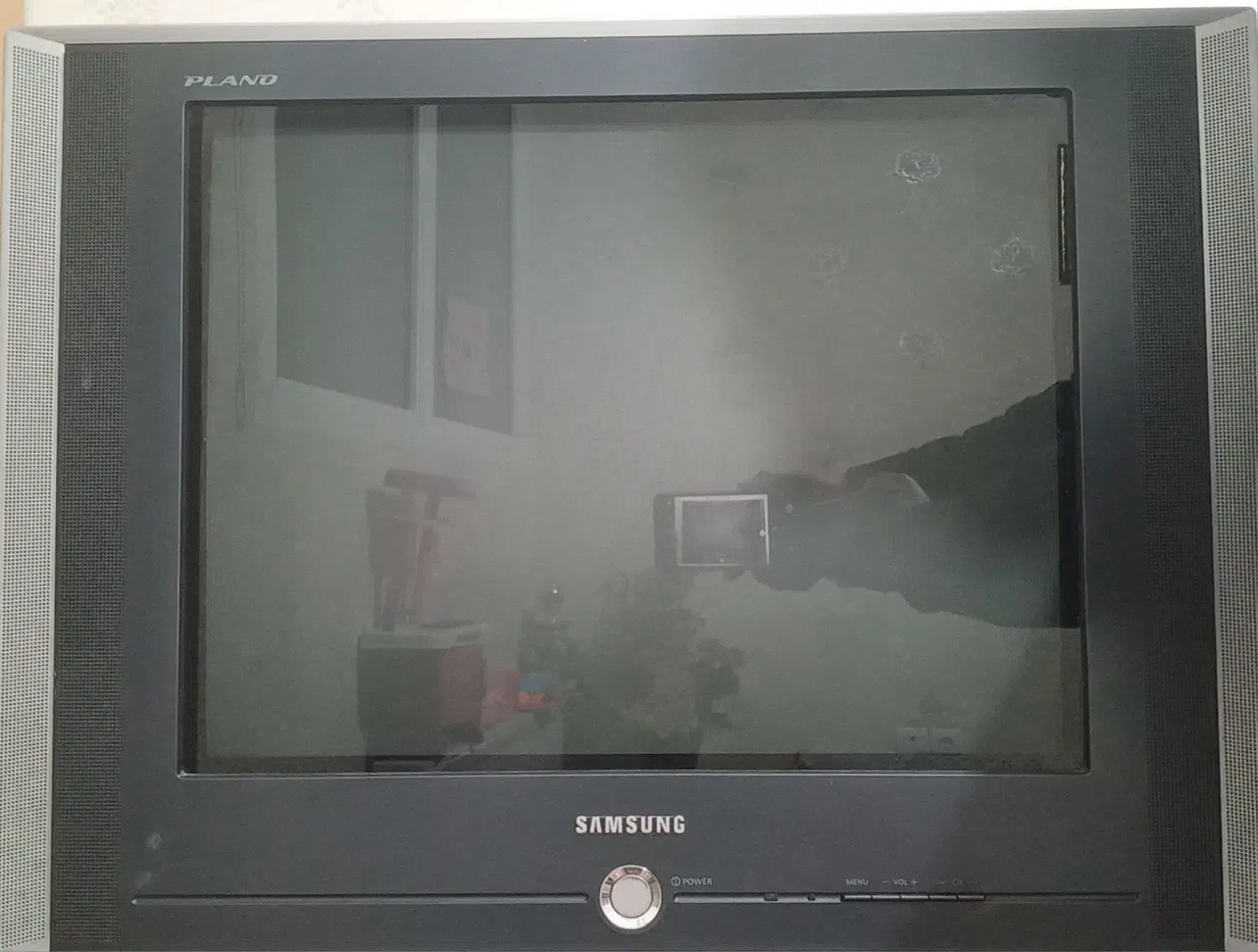 یخچال فریزر ، تلویزیون ، تخت خواب|یخچال و فریزر|تویسرکان, |دیوار