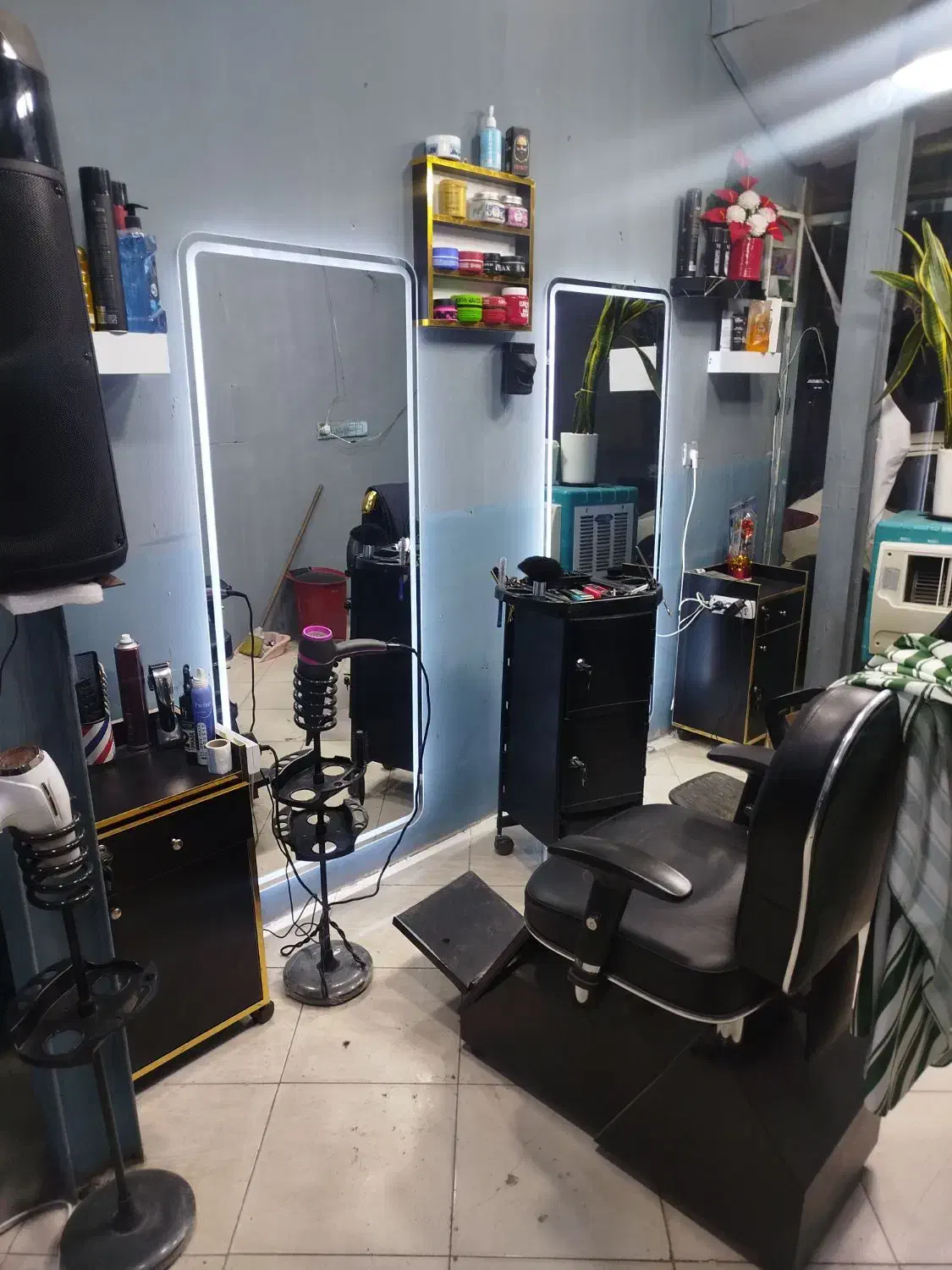 تمام لوازم آرایشگاه تکی تکی هم به فروش میرسد|آرایشگاه و سالن‌های زیبایی|مشهد, شهید قربانی|دیوار