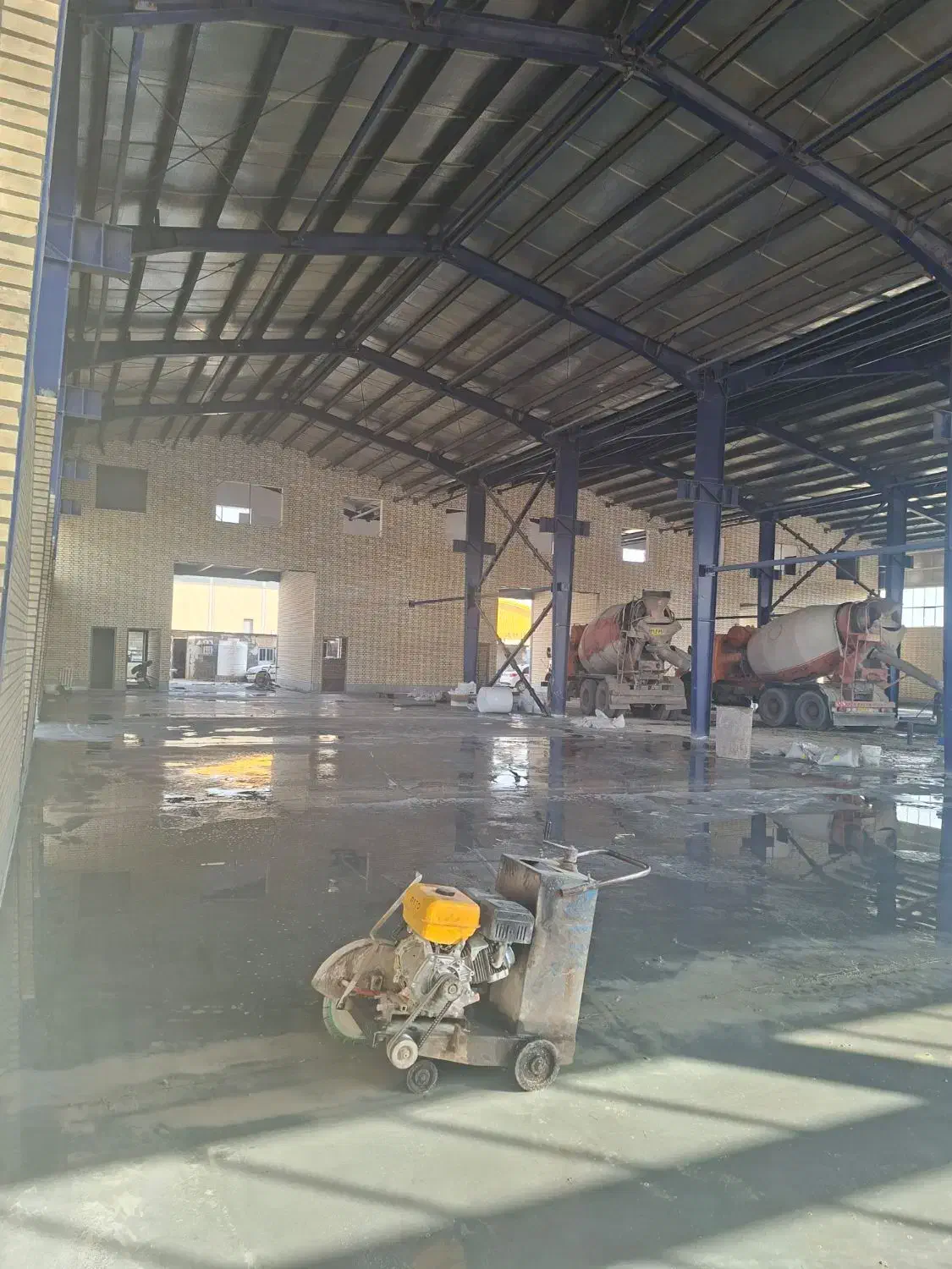 بتن ریزی ماله پروانه تراز لیزری و کاتر|خدمات پیشه و مهارت|تاکستان, |دیوار