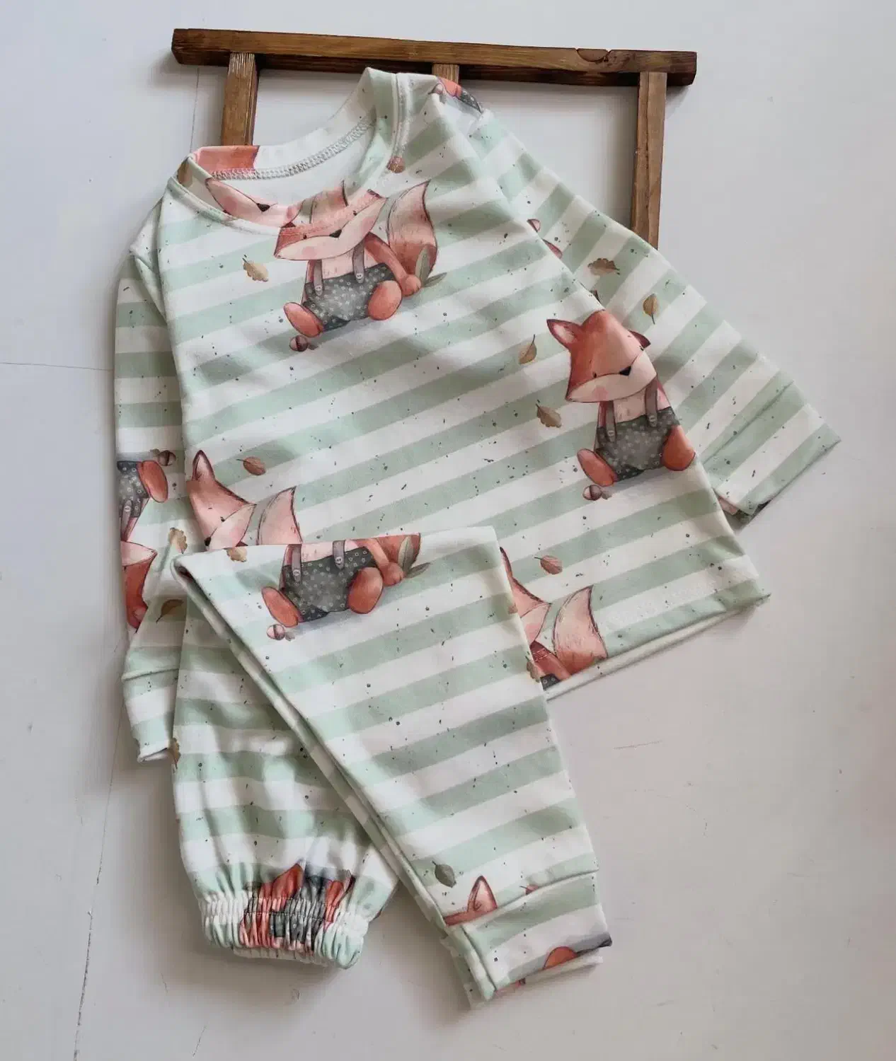 لباس بچگانه|کفش و لباس بچه|گنبد کاووس, |دیوار