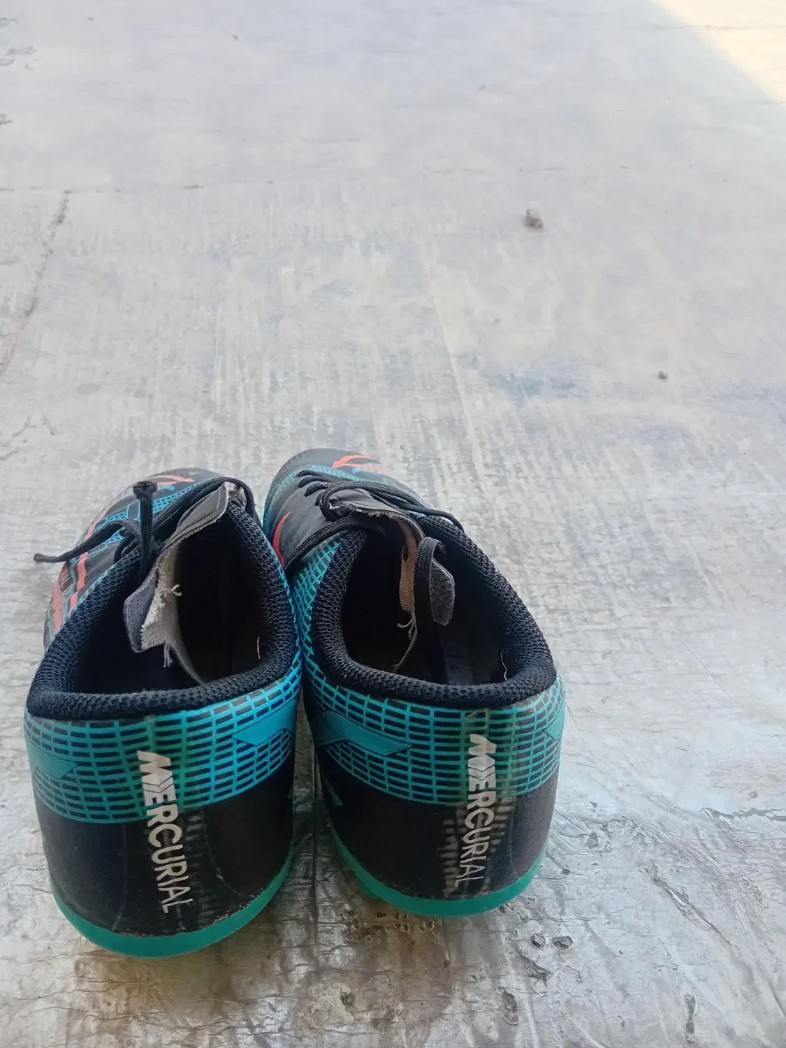 کفش فوتبال چمن|کیف، کفش، کمربند|نجفآباد, منتظری جنوبی|دیوار