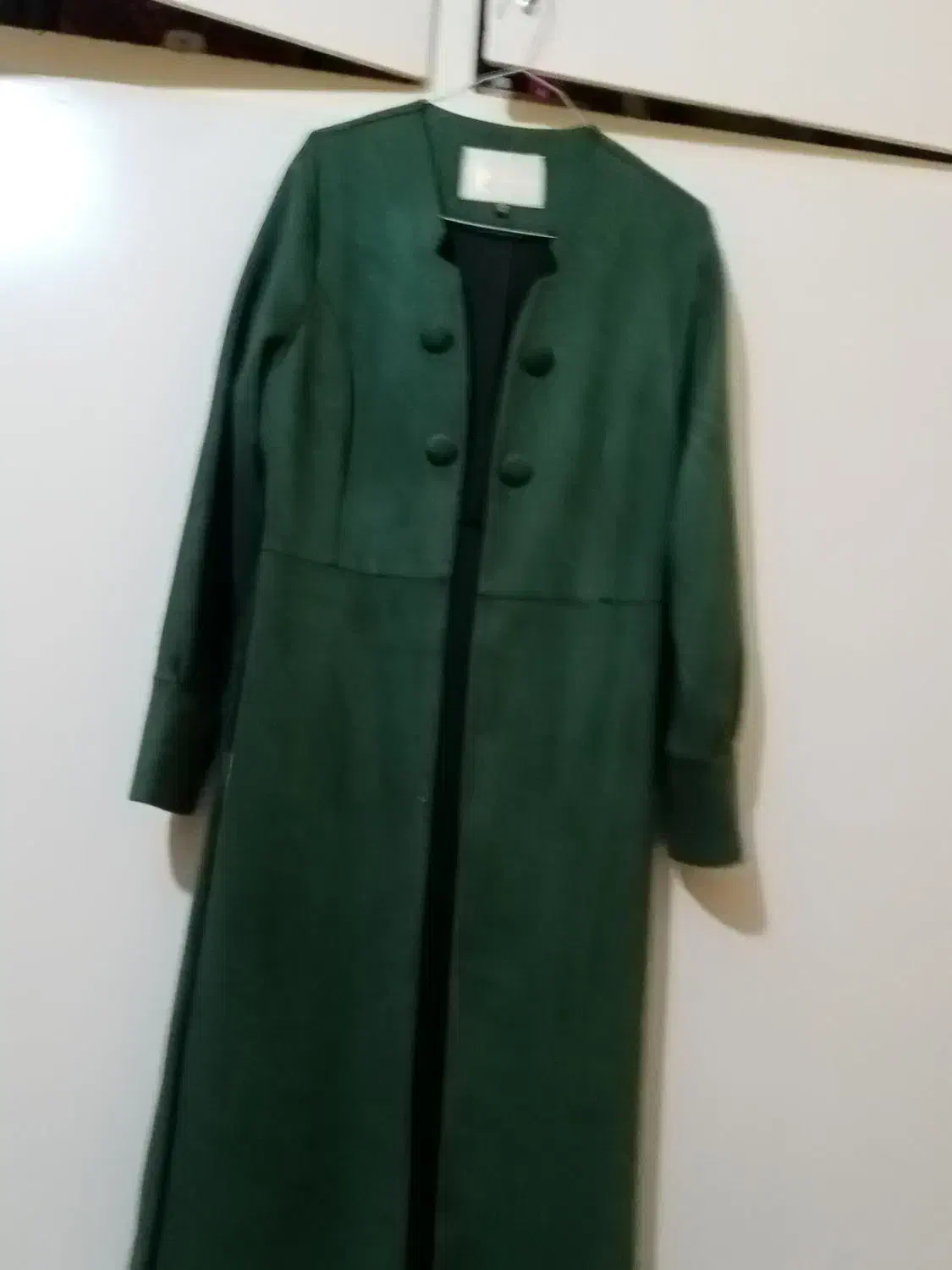 پالتووکاپشن|لباس|اقلید, |دیوار