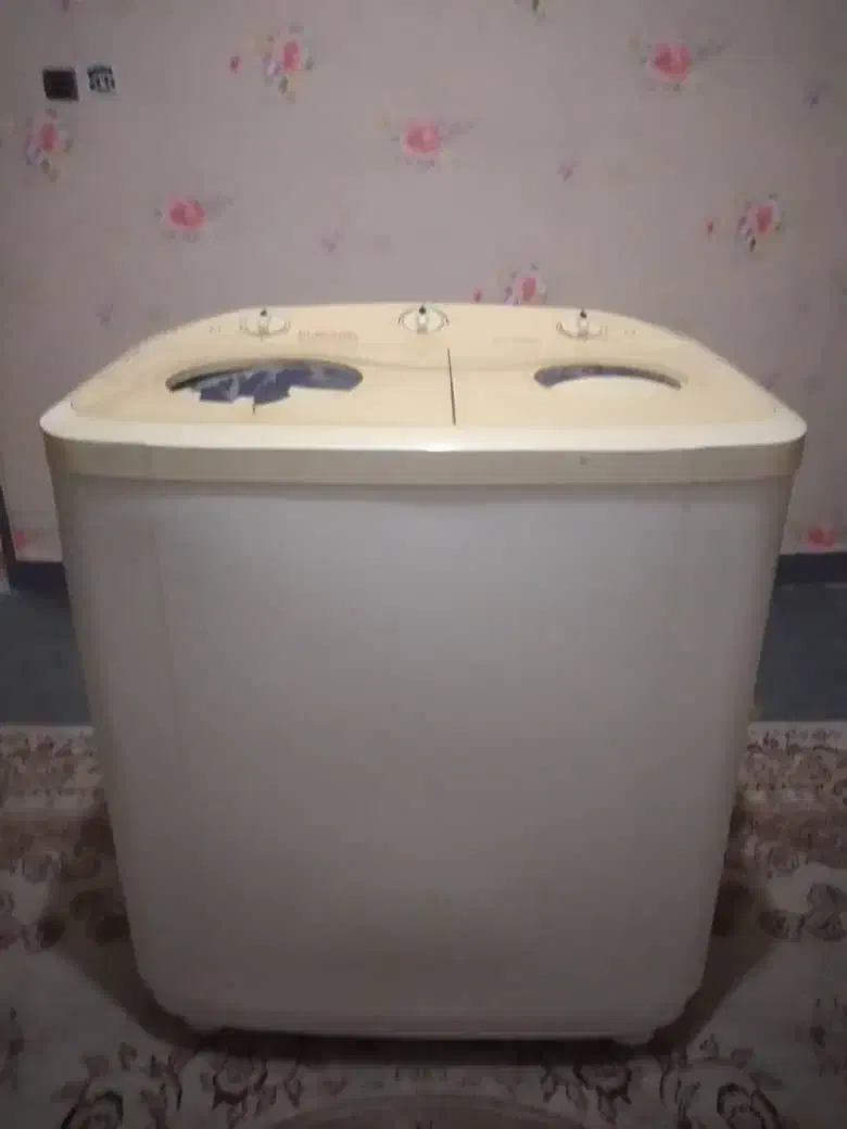 ماشین لباس شویی سالم سالم|ماشین لباسشویی و خشک‌کن لباس|شاهین‌شهر, عطار|دیوار