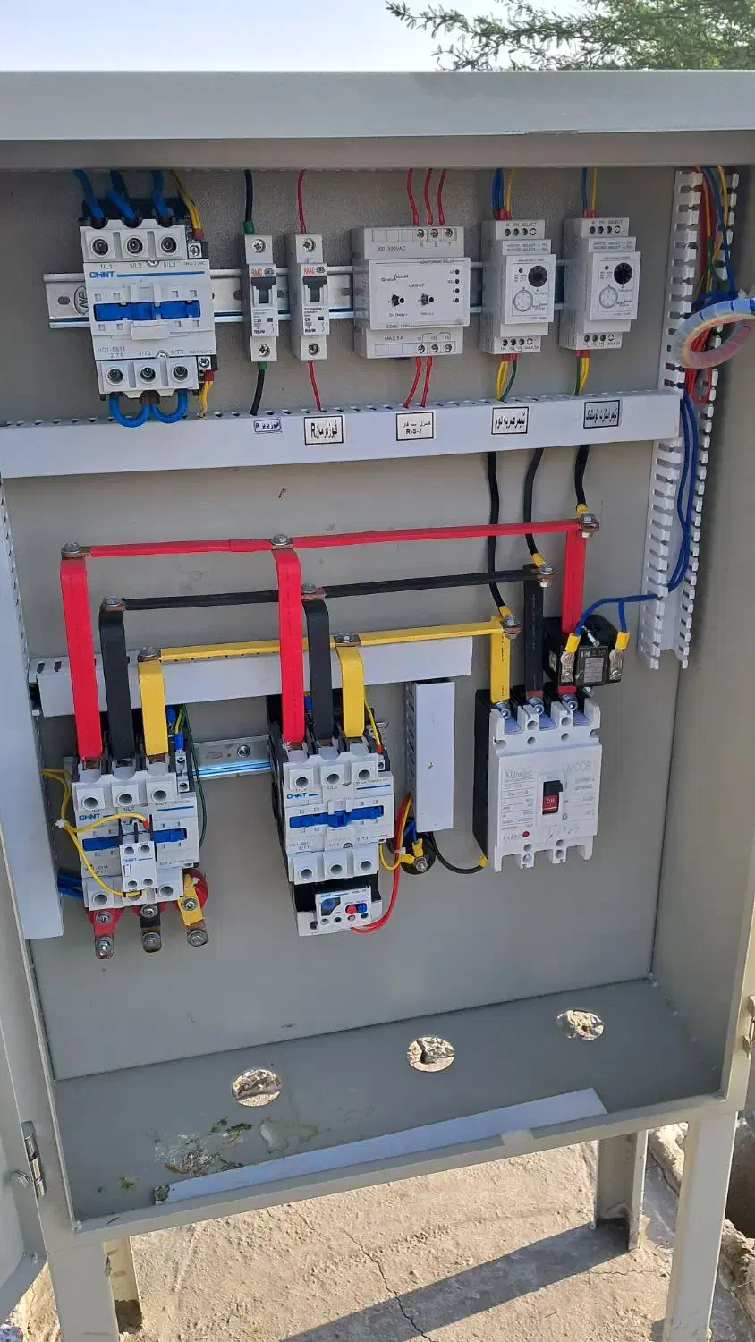 برقکار رفع اتصالی تابلو برق صنعتی|خدمات پیشه و مهارت|میناب, |دیوار