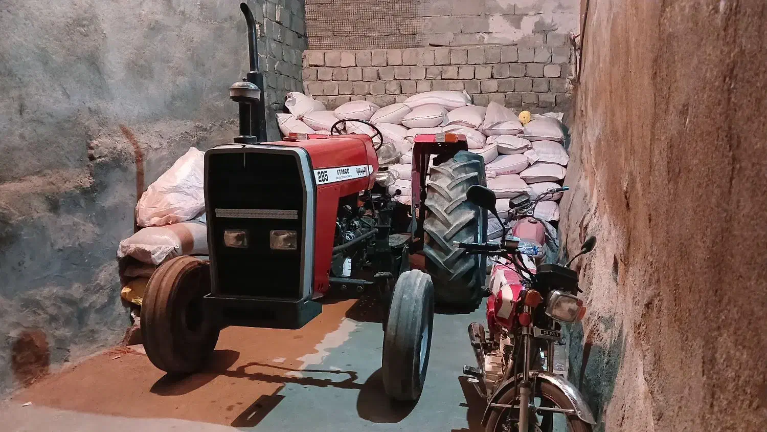 تراکتورتک ۲۸۵مدل ۶۹|خودرو سنگین|حسین آباد, |دیوار