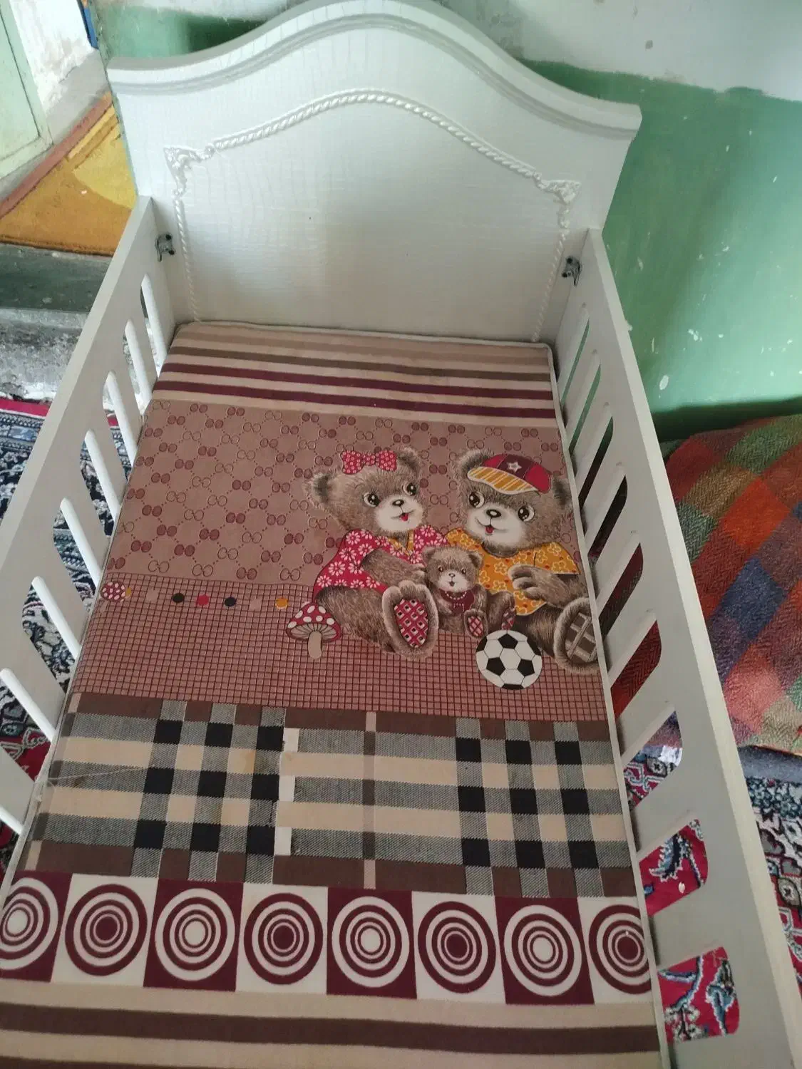 تخت گهواری کودک|تخت و صندلی بچه|الشتر, |دیوار