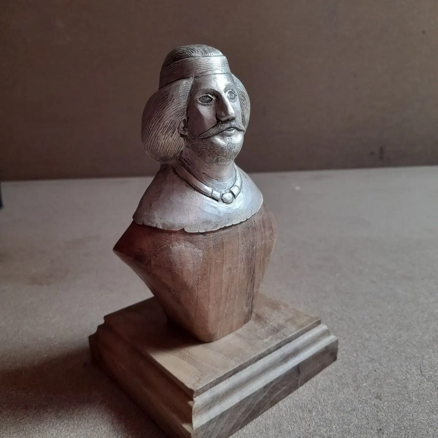 سردیس قلمزنی نقره سورنا (سردار اشکانی)|کلکسیون اشیاء عتیقه|تهران, فلسطین (میدان انقلاب)|دیوار