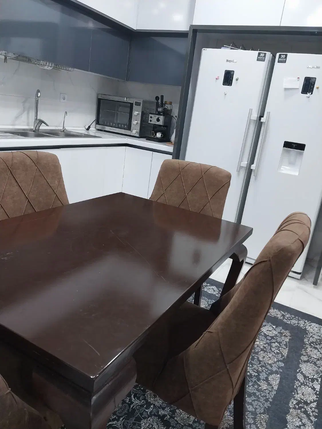 پشتی چرم ومیز نهارخوری وکلی وسیله خانه|مبلمان خانگی و میز عسلی|امیدیه, |دیوار