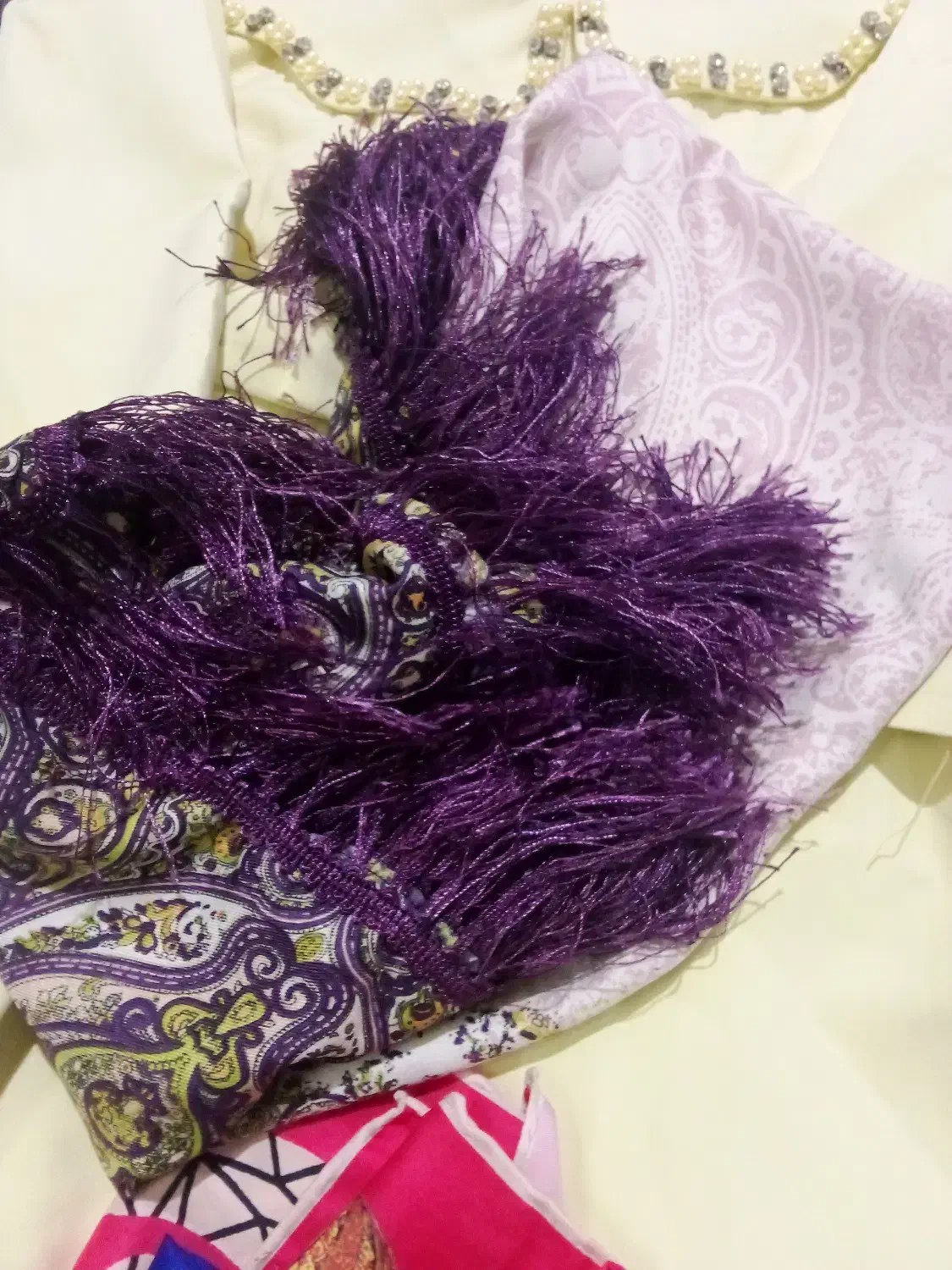 لباس و روسری نو|لباس|قم, نوبهار|دیوار